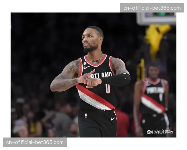 雄鹿大胜活塞，进攻效率重回联盟前三，利拉德高效30分